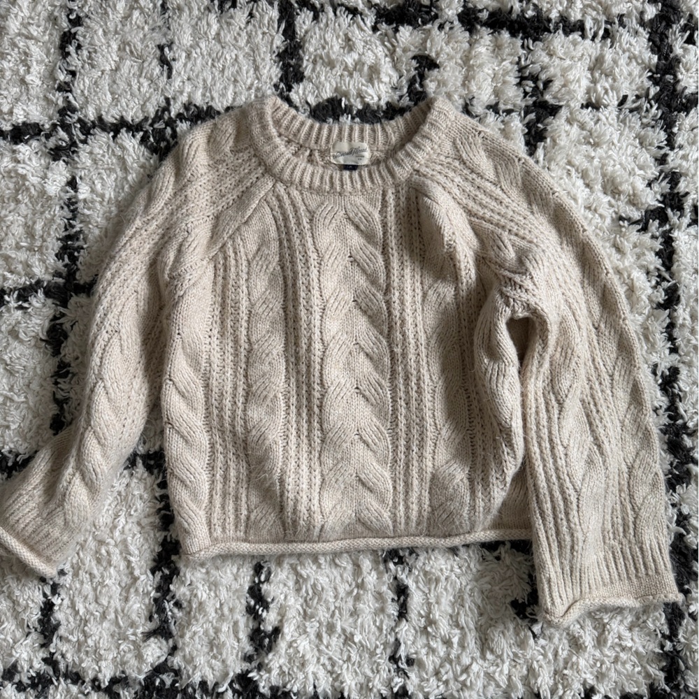 Universal Thread Women's Cable Knit Crop Sweater - Beige